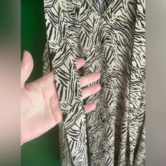 Gilli Sleeveless Dress Blouse Size‎ Small Super Cute for Work! EUC - Picture 5 of 6